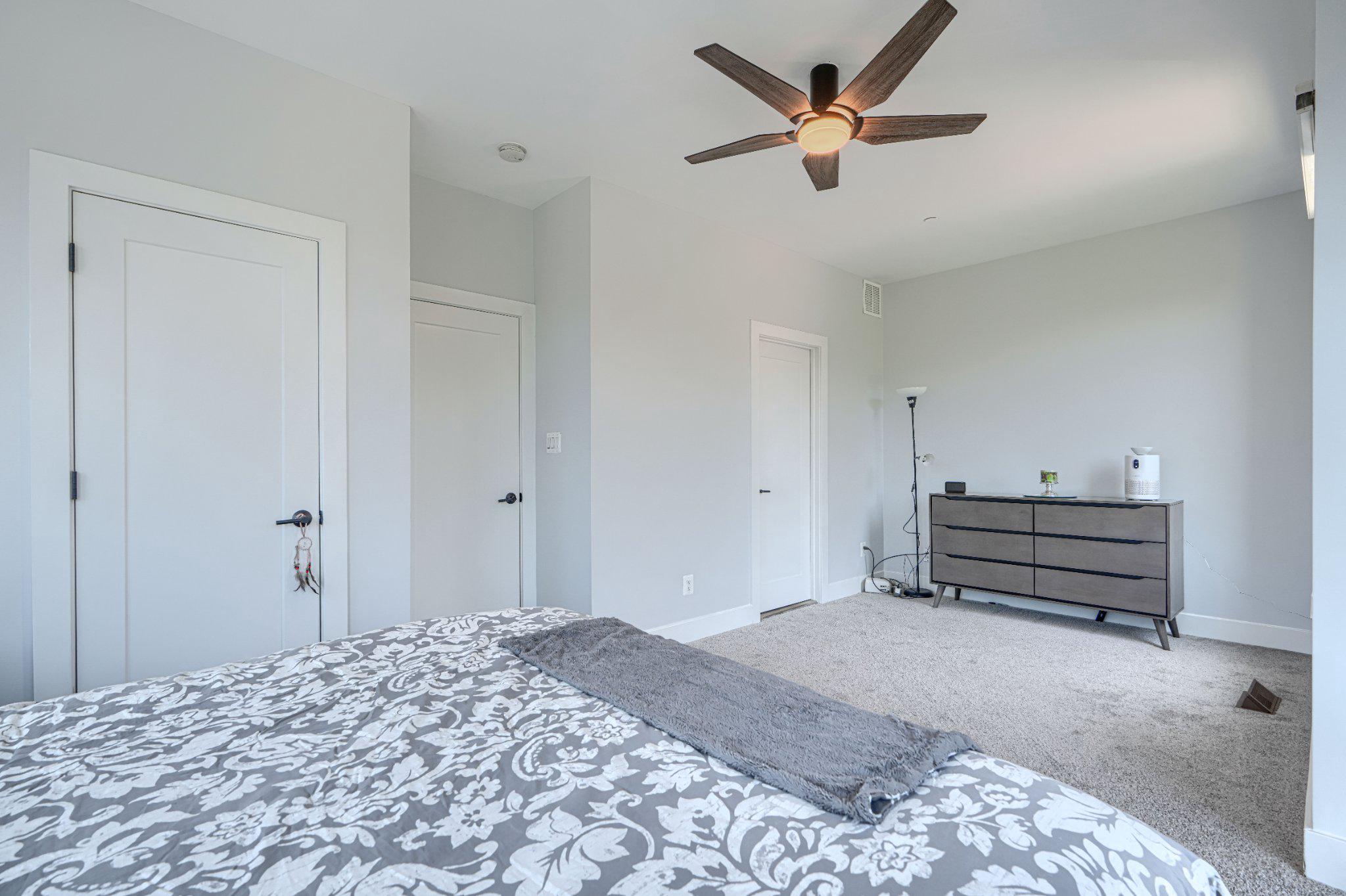 LOCUST POINT - Residential