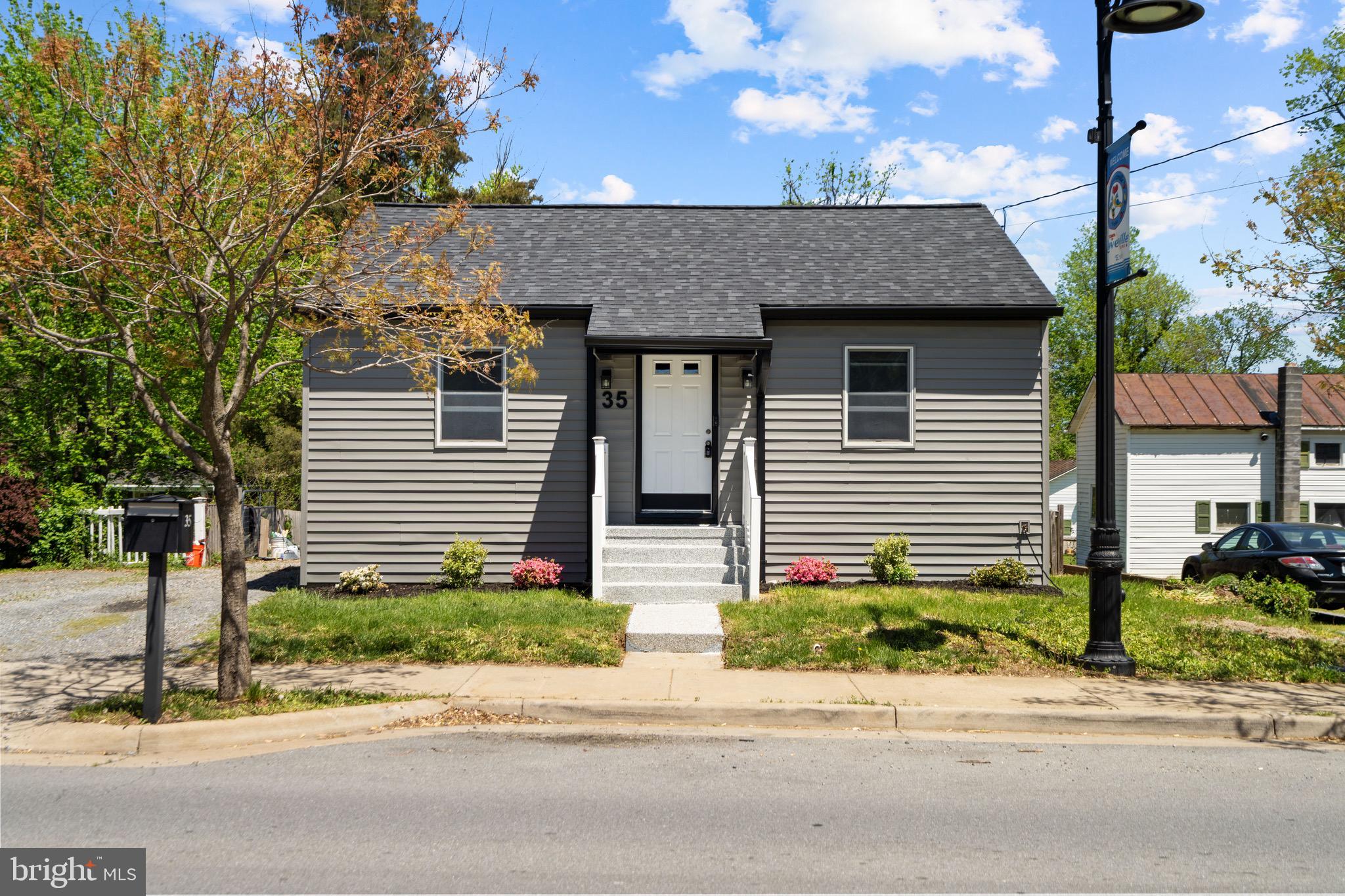 TOWN OF LOVETTSVILLE - Residential