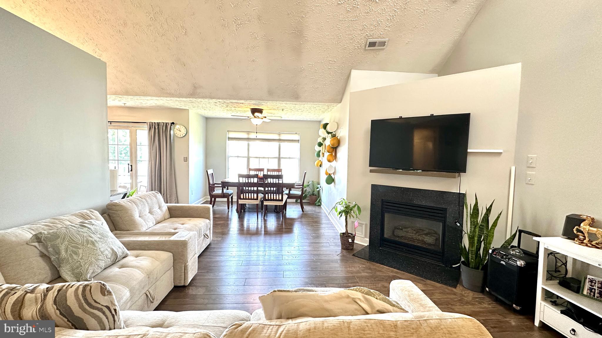 SPRING RIDGE - Residential