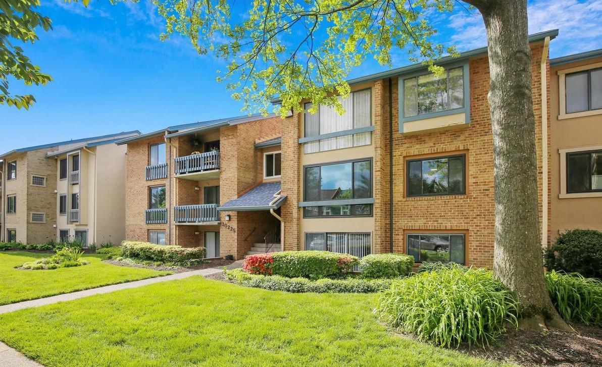 VISTAS OF VIENNA CONDOMINIUMS - Residential