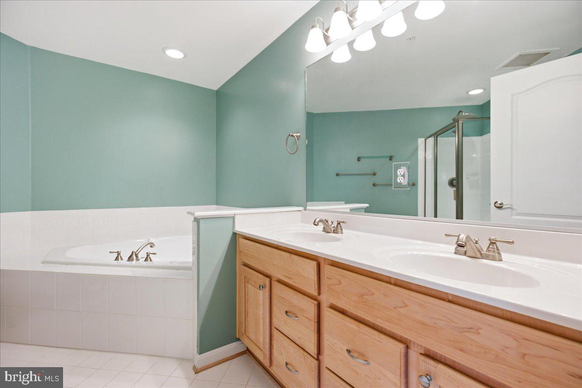 OYSTER BAY CONDOMINIUMS - Residential