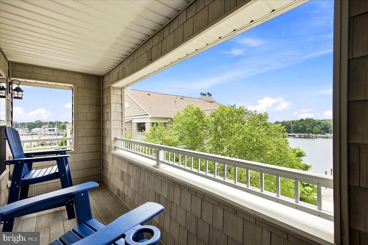 OYSTER BAY CONDOMINIUMS - Residential