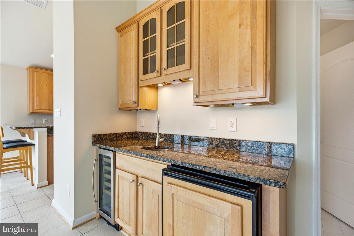 OYSTER BAY CONDOMINIUMS - Residential