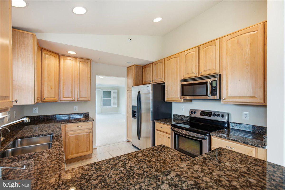 OYSTER BAY CONDOMINIUMS - Residential