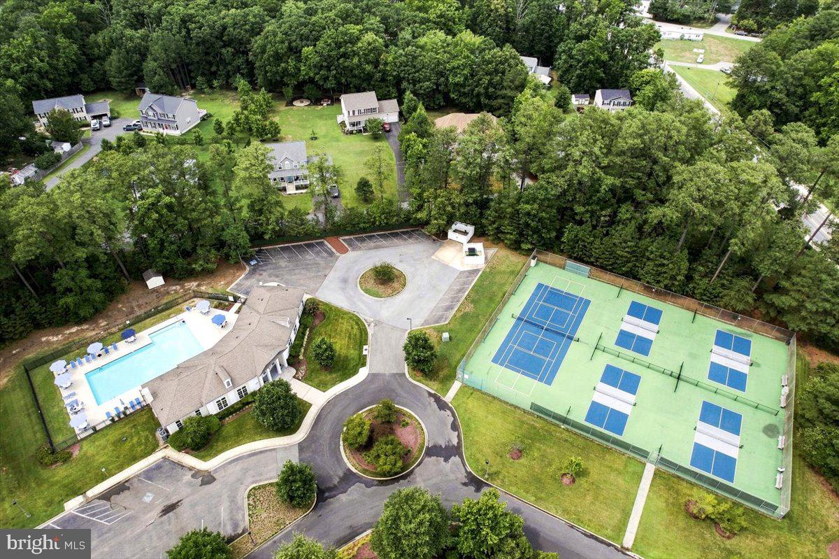 OYSTER BAY CONDOMINIUMS - Residential