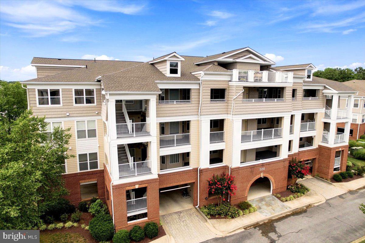 OYSTER BAY CONDOMINIUMS - Residential