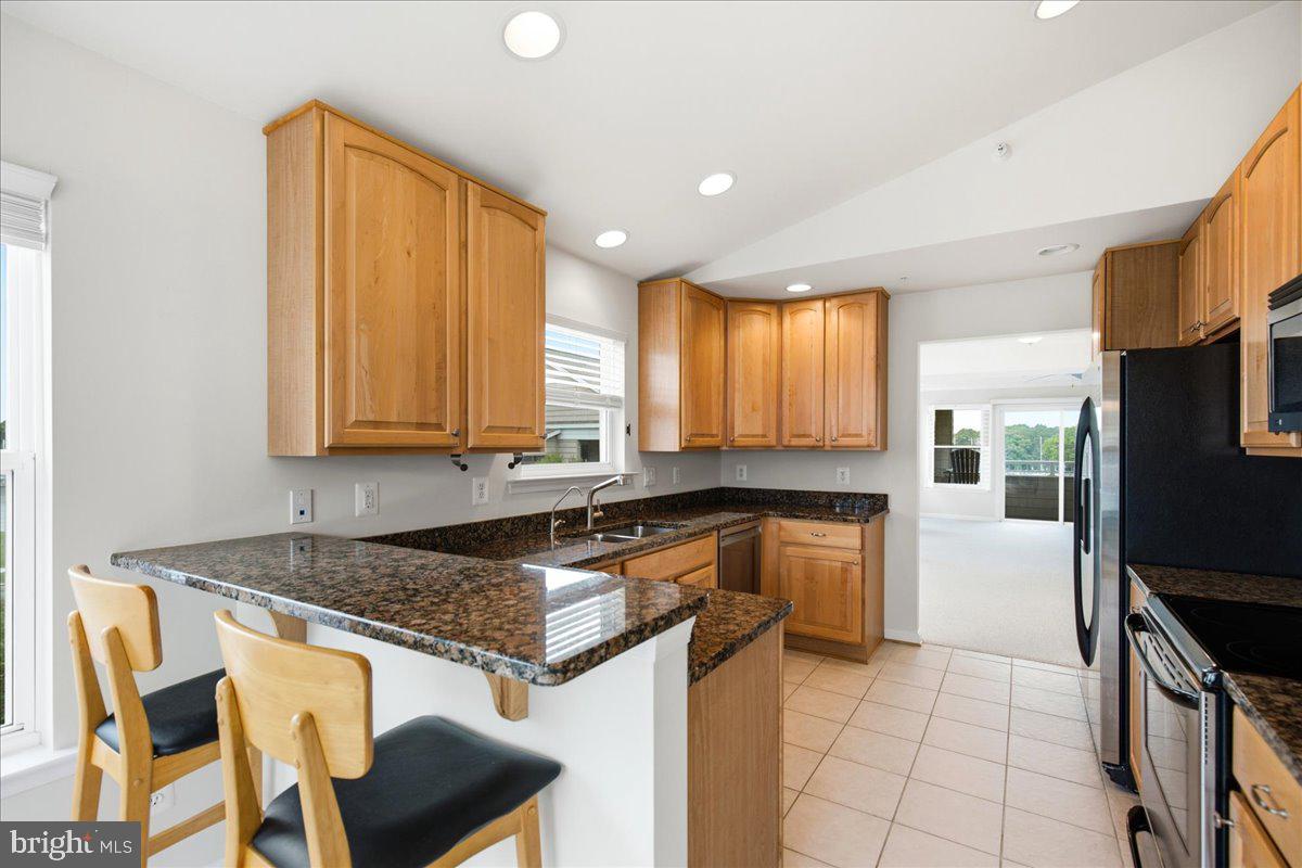 OYSTER BAY CONDOMINIUMS - Residential