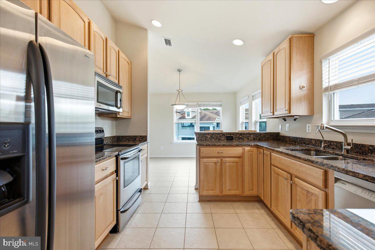 OYSTER BAY CONDOMINIUMS - Residential