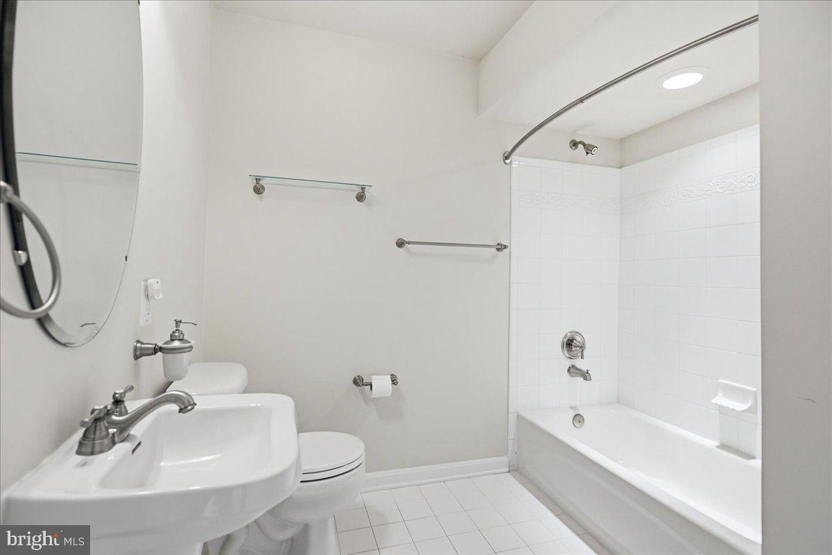 OYSTER BAY CONDOMINIUMS - Residential