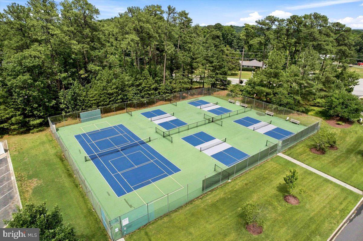 OYSTER BAY CONDOMINIUMS - Residential