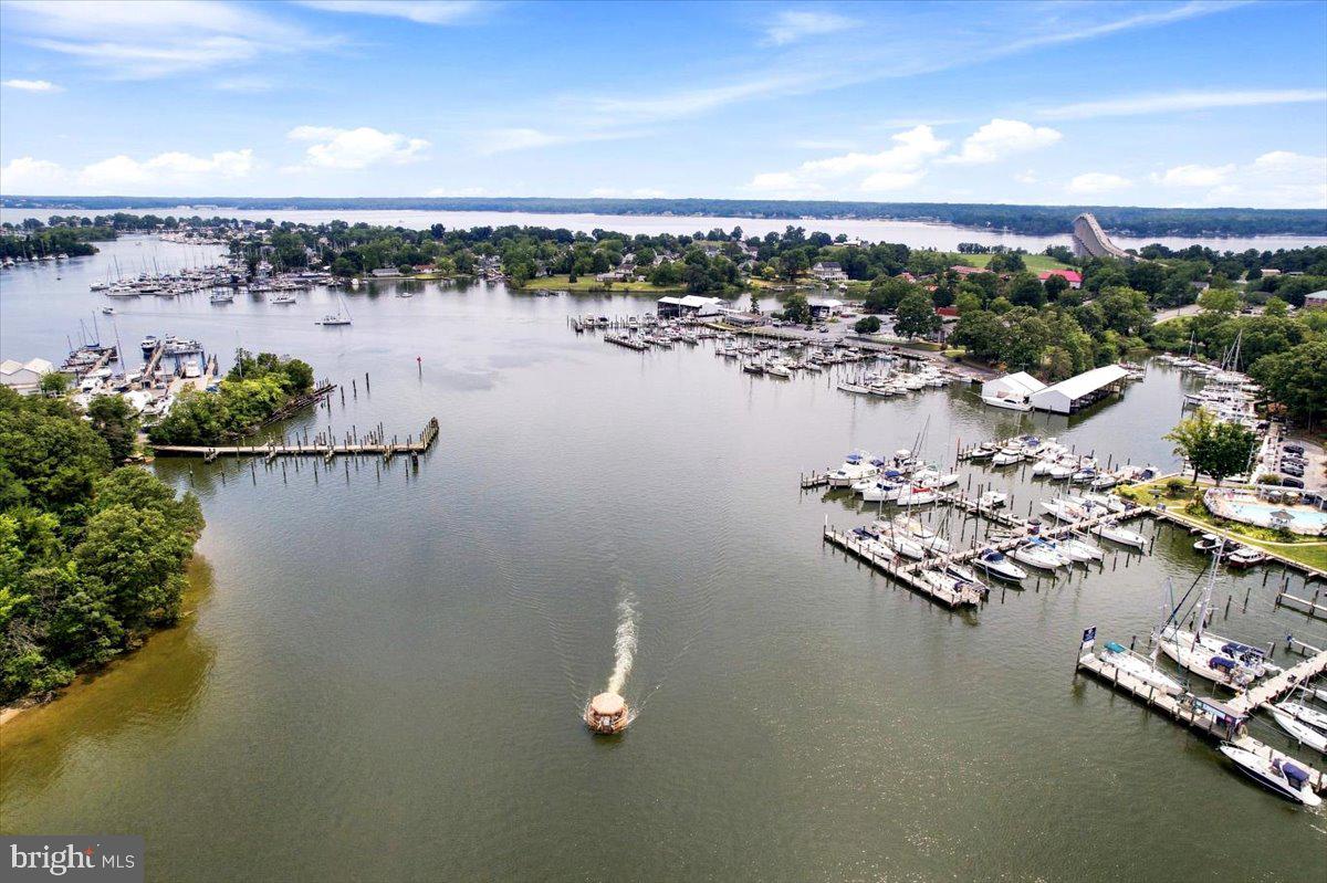 OYSTER BAY CONDOMINIUMS - Residential