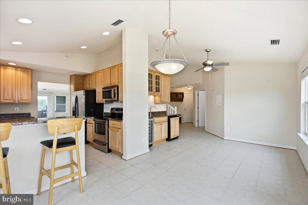 OYSTER BAY CONDOMINIUMS - Residential