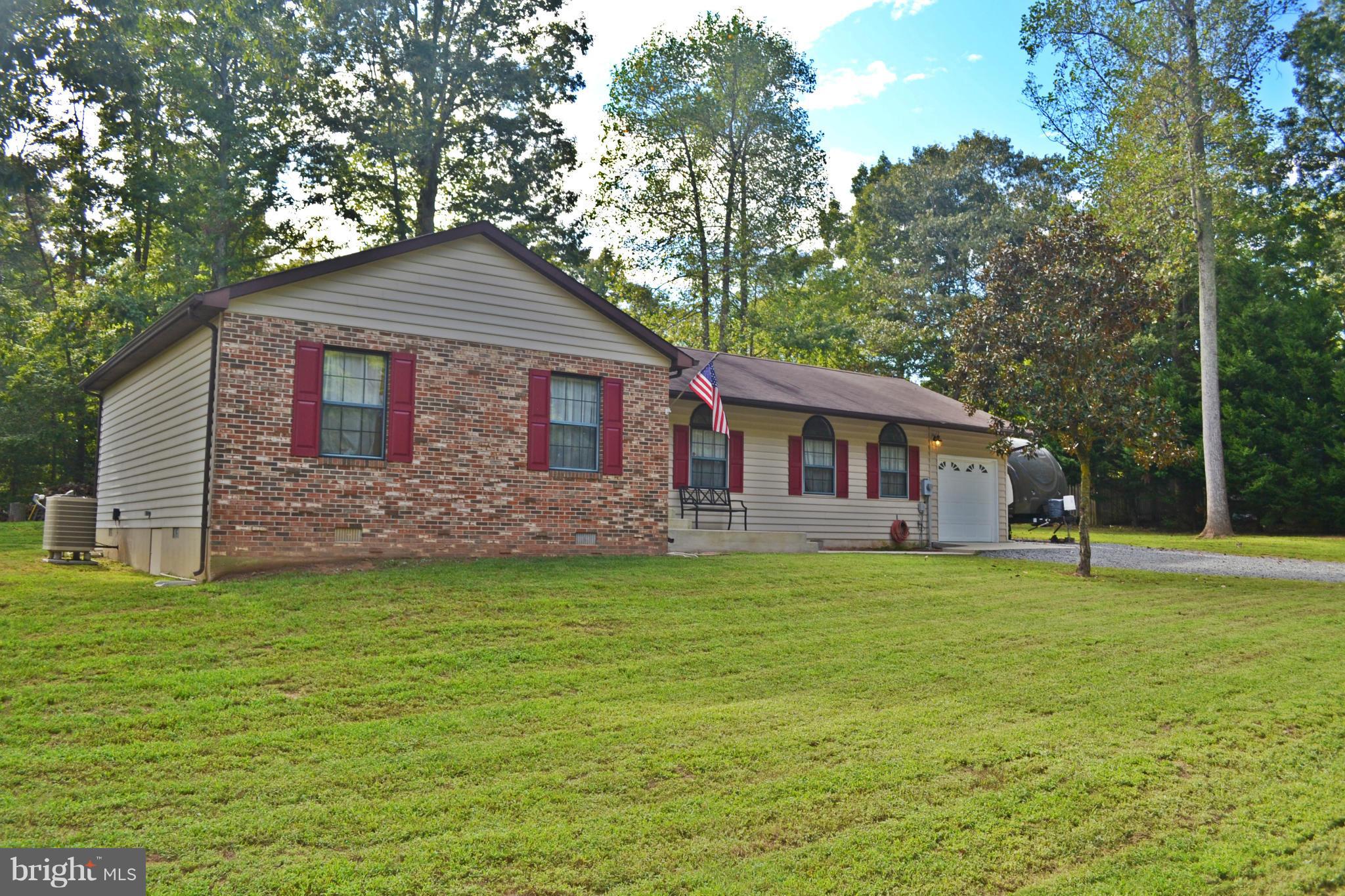 Adorable 3bd 2 ba 1536sqft rambler for rent! Large kitchen with stainless steal appliances & lots of table space room! Large family room that leads to outside with small deck and to the garage. Other features include: living room, master bedroom w/ full bath, large driveway, one car garage and shed w/carport. Owner is paying HOA Fees! Don't miss out! Available Immediately!