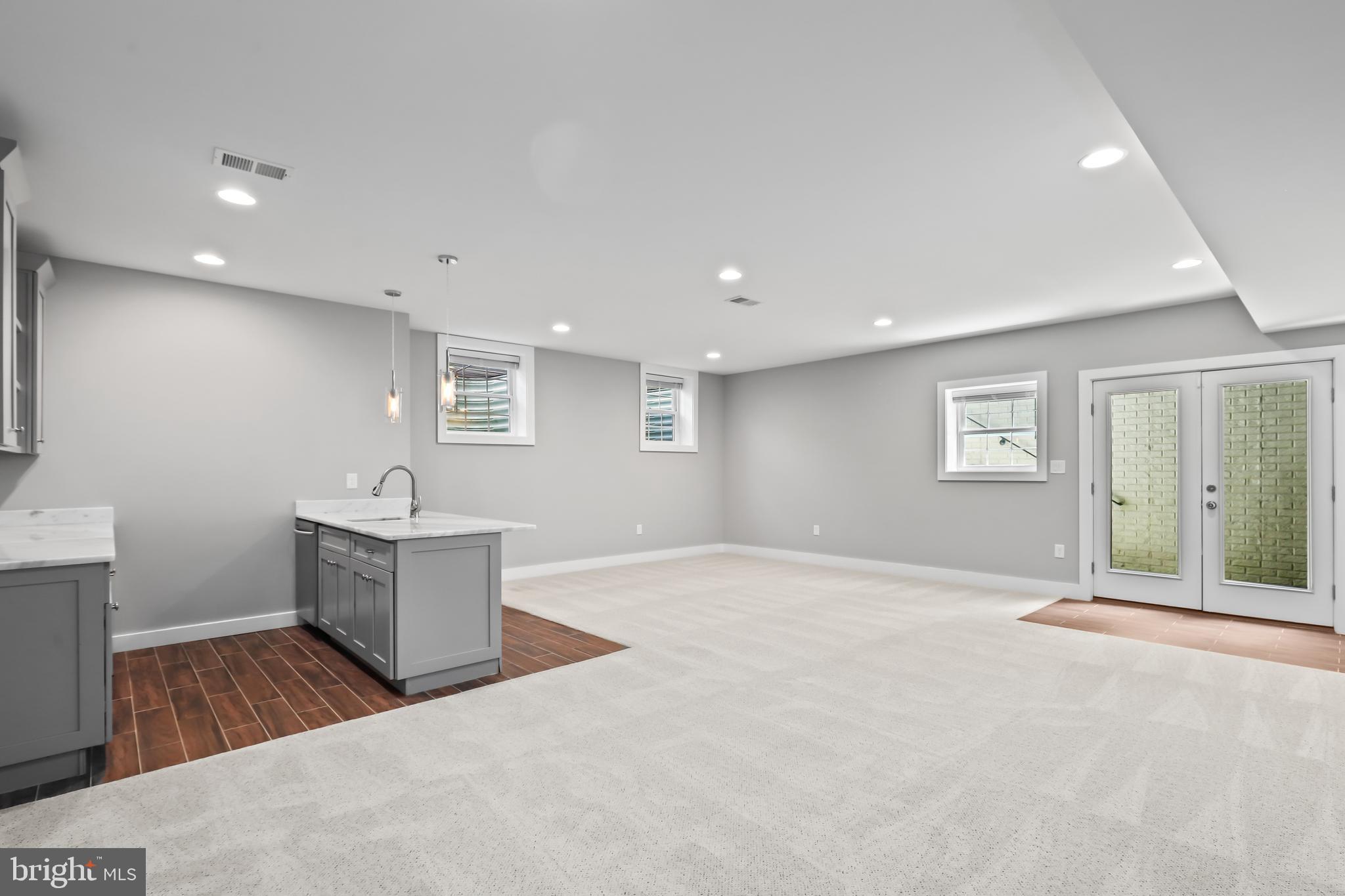 VIENNA WOODS - Residential