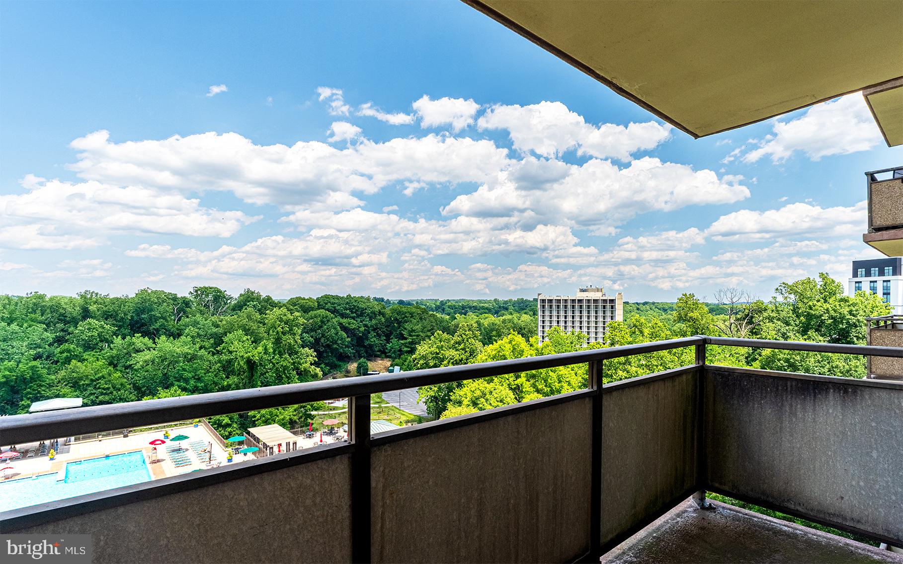 PROMENADE TOWERS - Residential