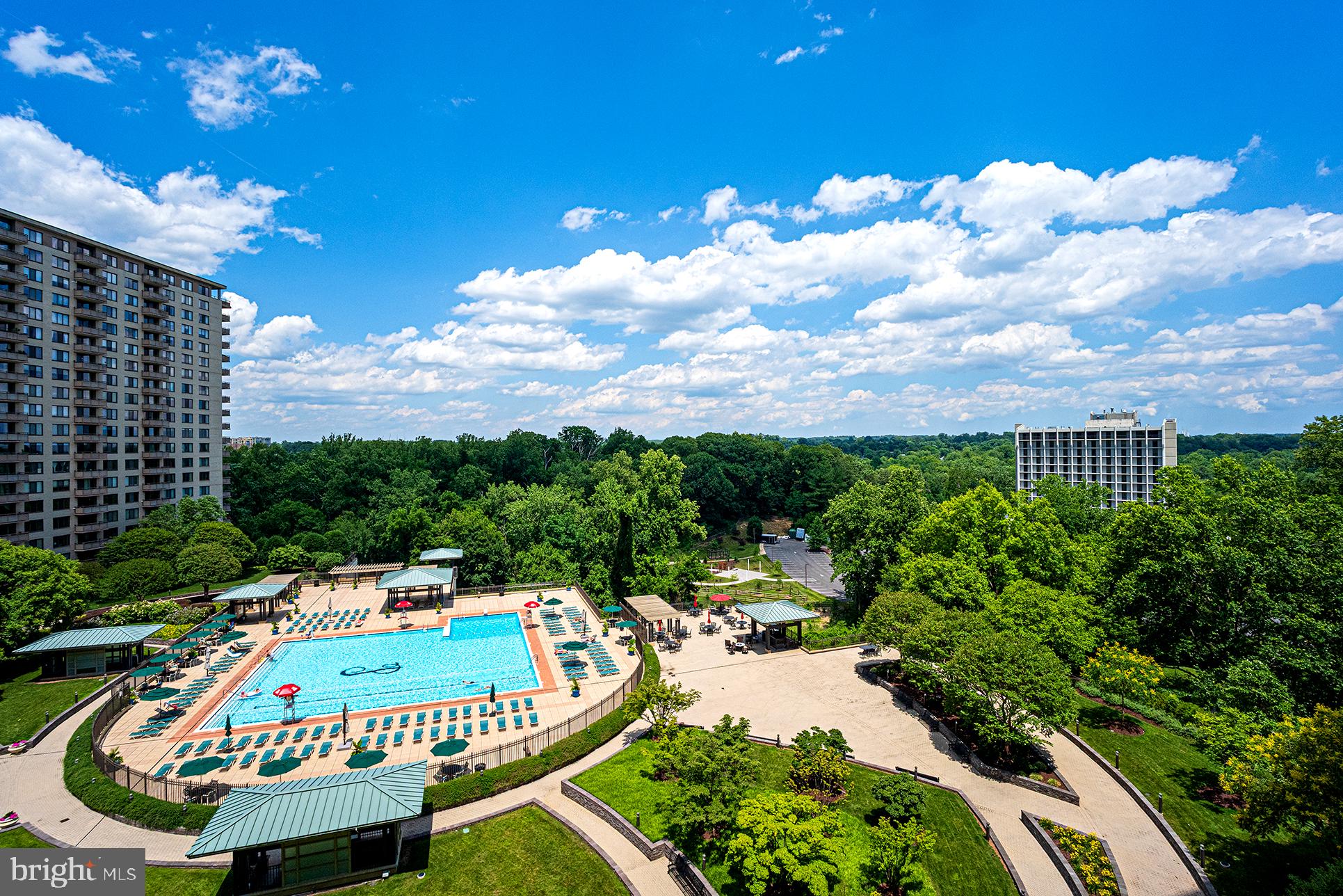 PROMENADE TOWERS - Residential