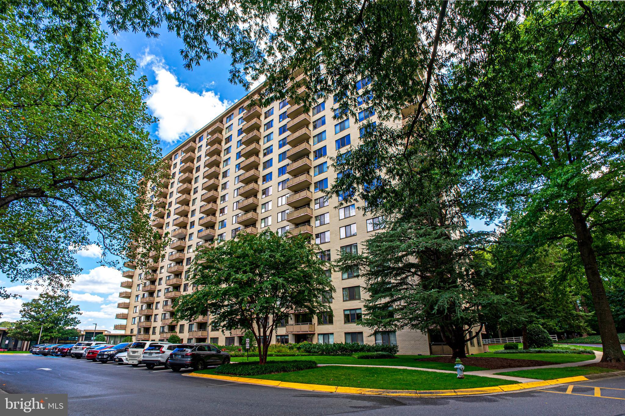 PROMENADE TOWERS - Residential