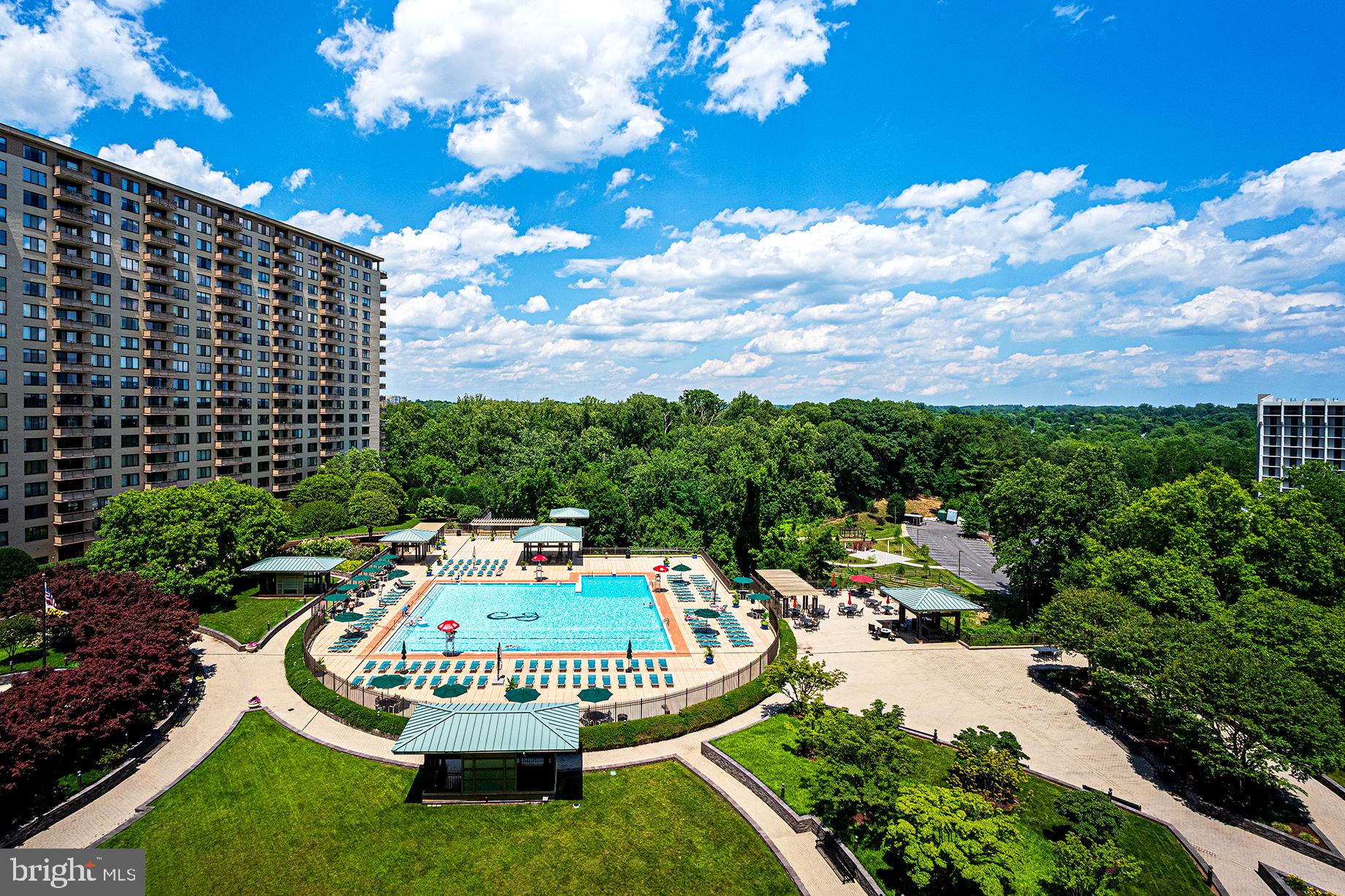 PROMENADE TOWERS - Residential