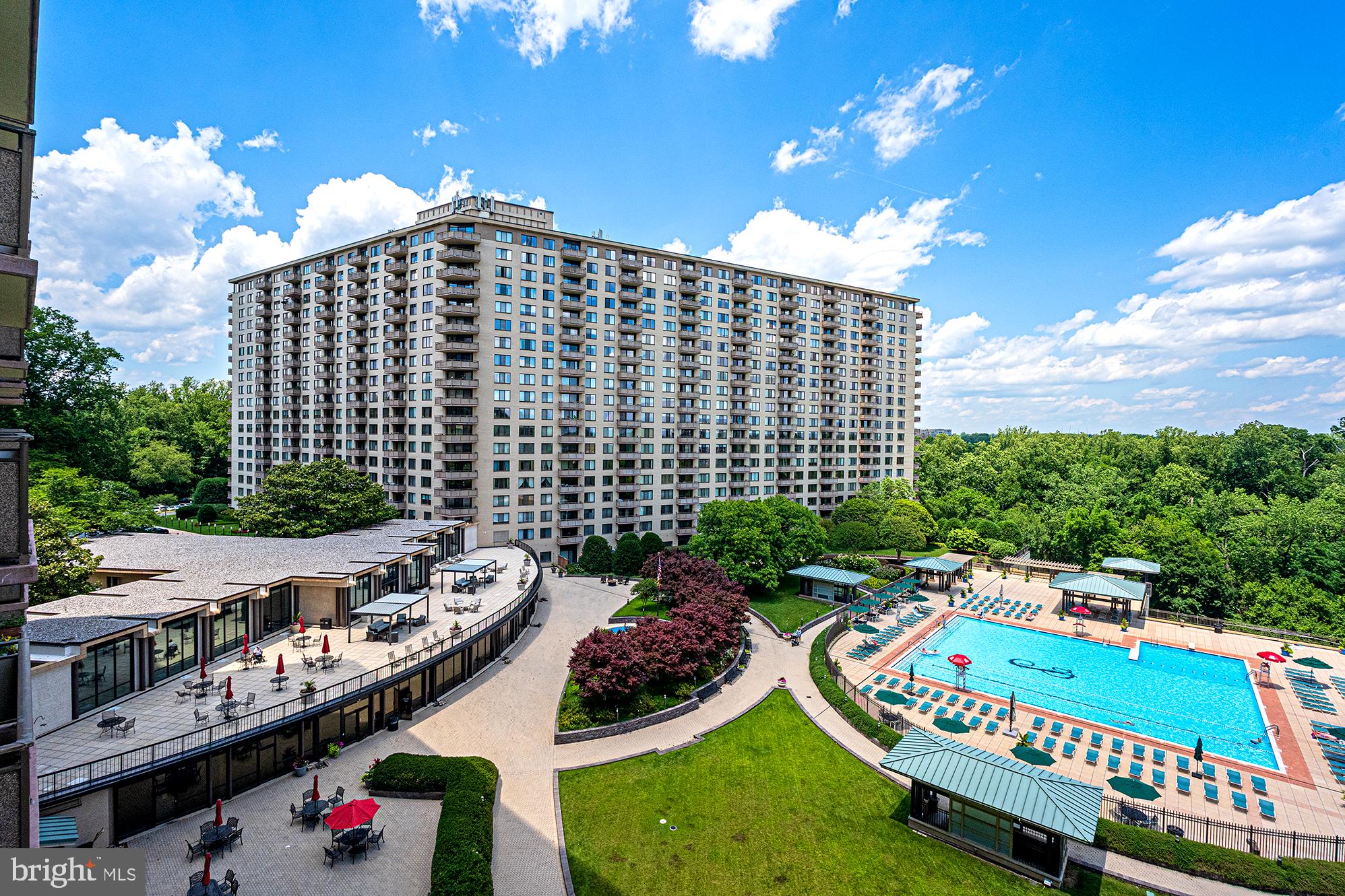 PROMENADE TOWERS - Residential