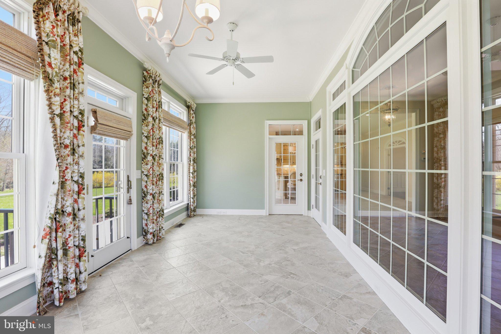 HAVEN LAKE ESTS - Residential
