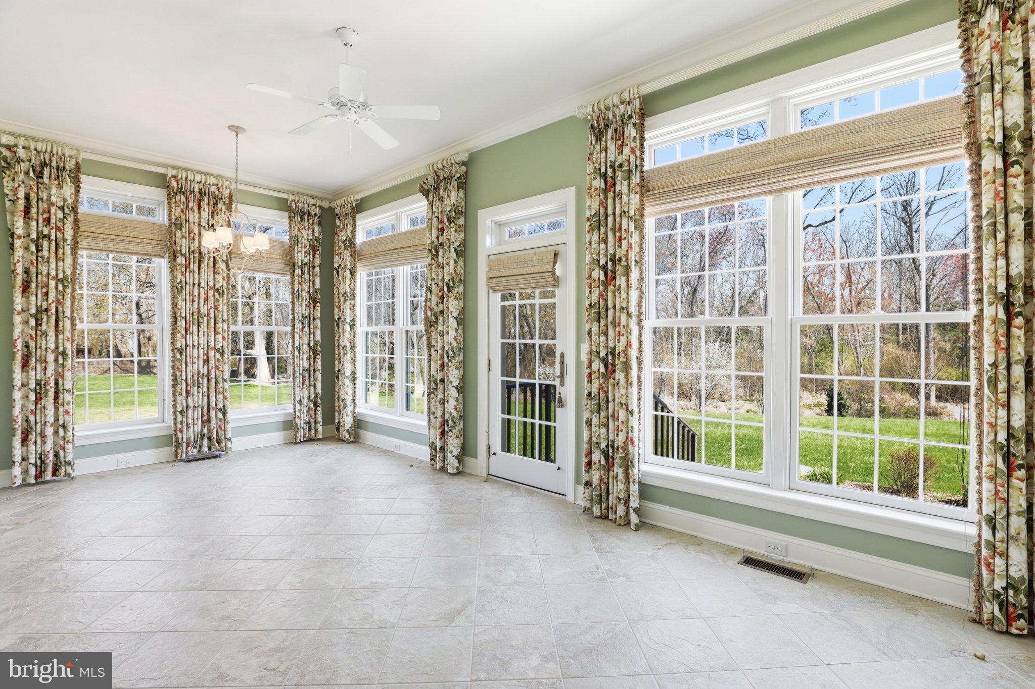 HAVEN LAKE ESTS - Residential