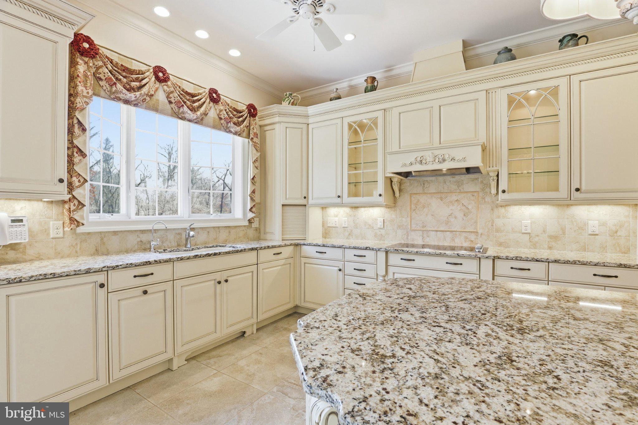 HAVEN LAKE ESTS - Residential