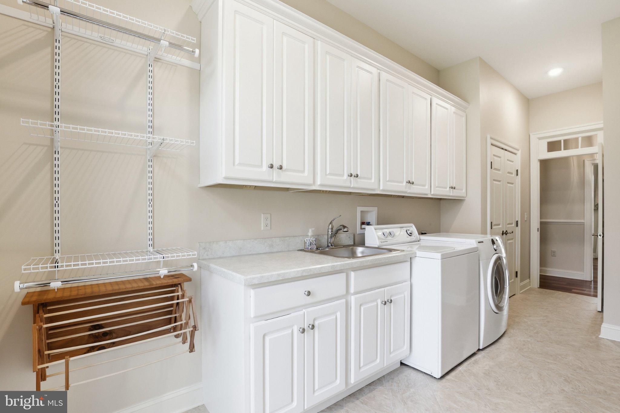 HAVEN LAKE ESTS - Residential