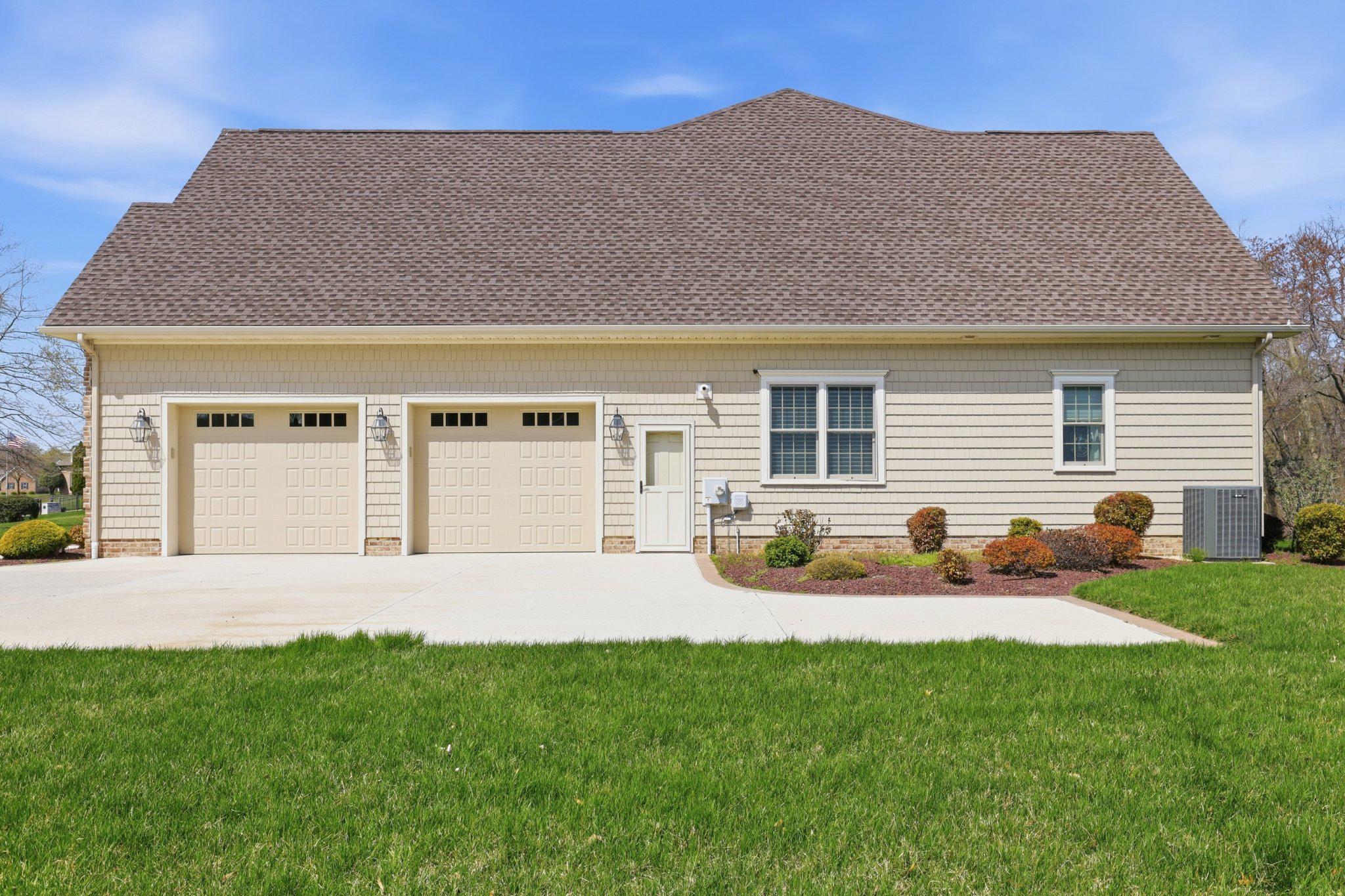 HAVEN LAKE ESTS - Residential