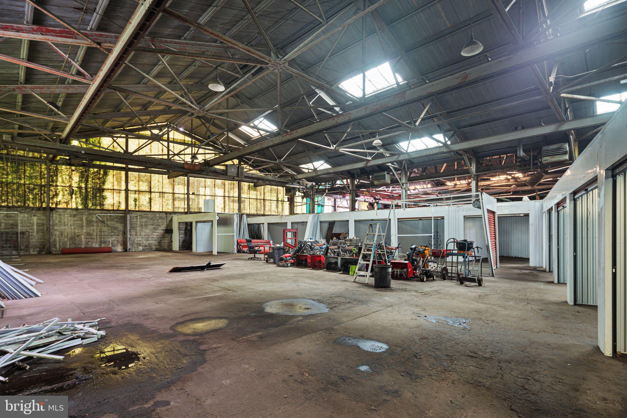 EAST FALLS - Commercial Sale