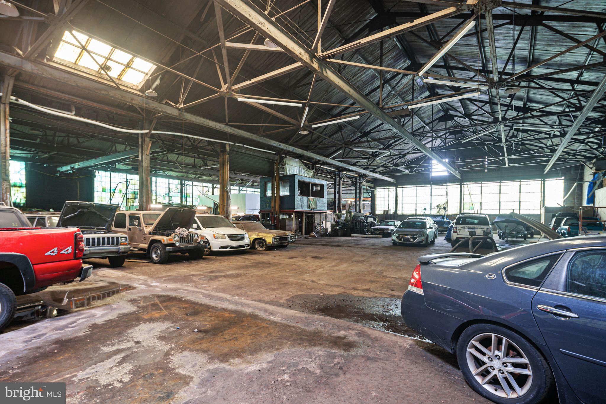 EAST FALLS - Commercial Sale