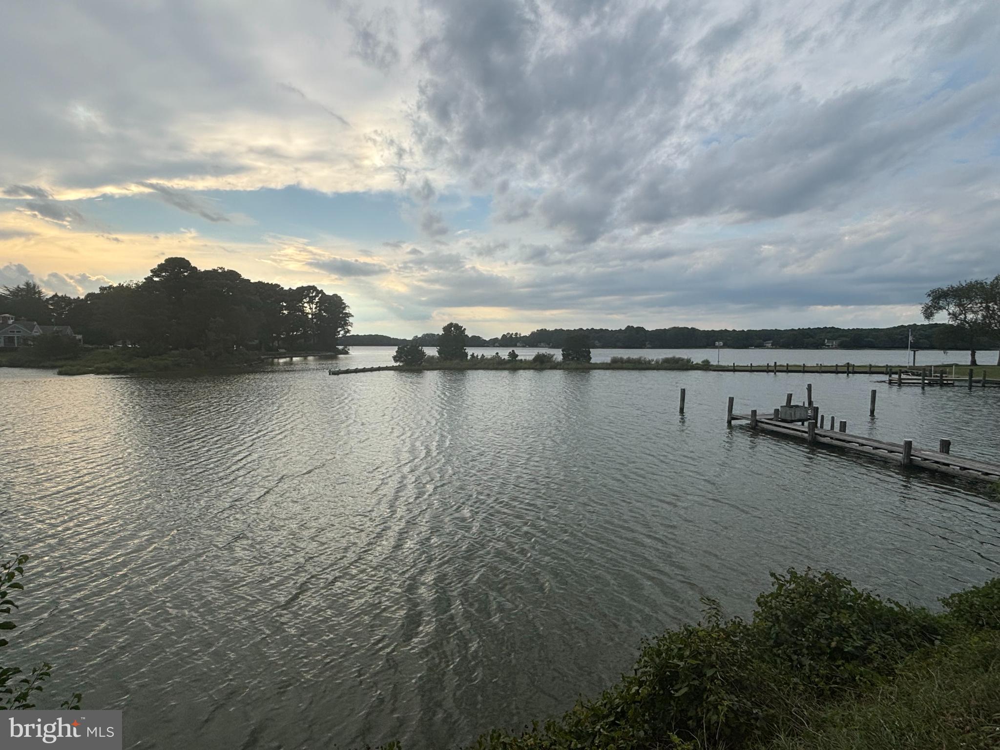BAILEYS NECK - Residential