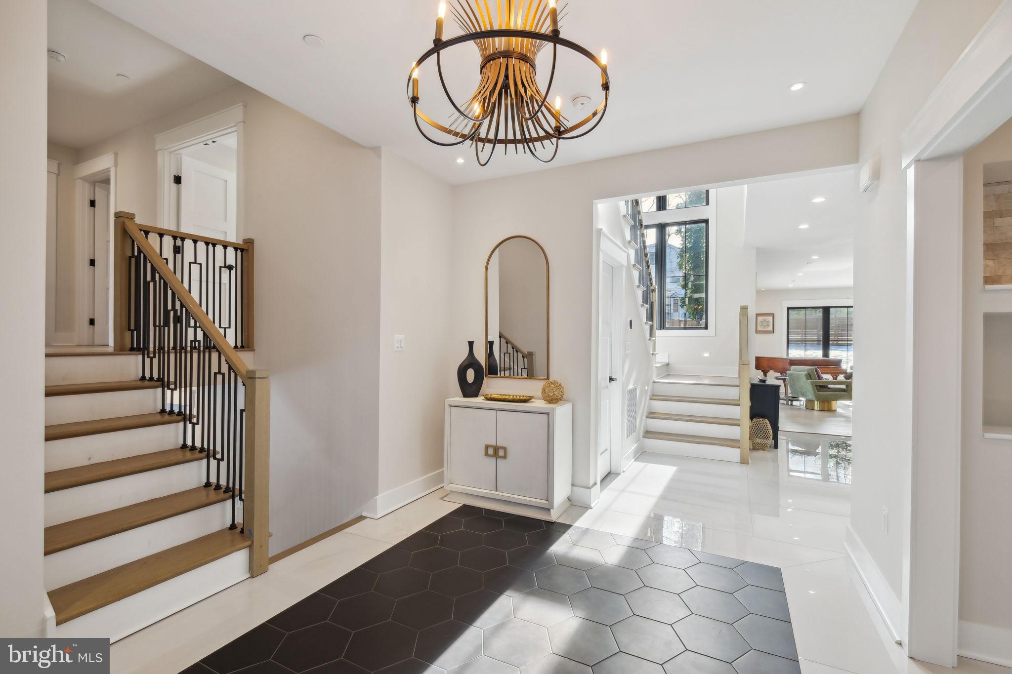 LUXMANOR - Residential