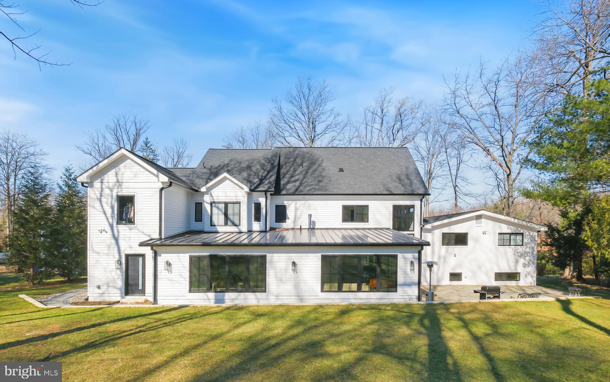 LUXMANOR - Residential