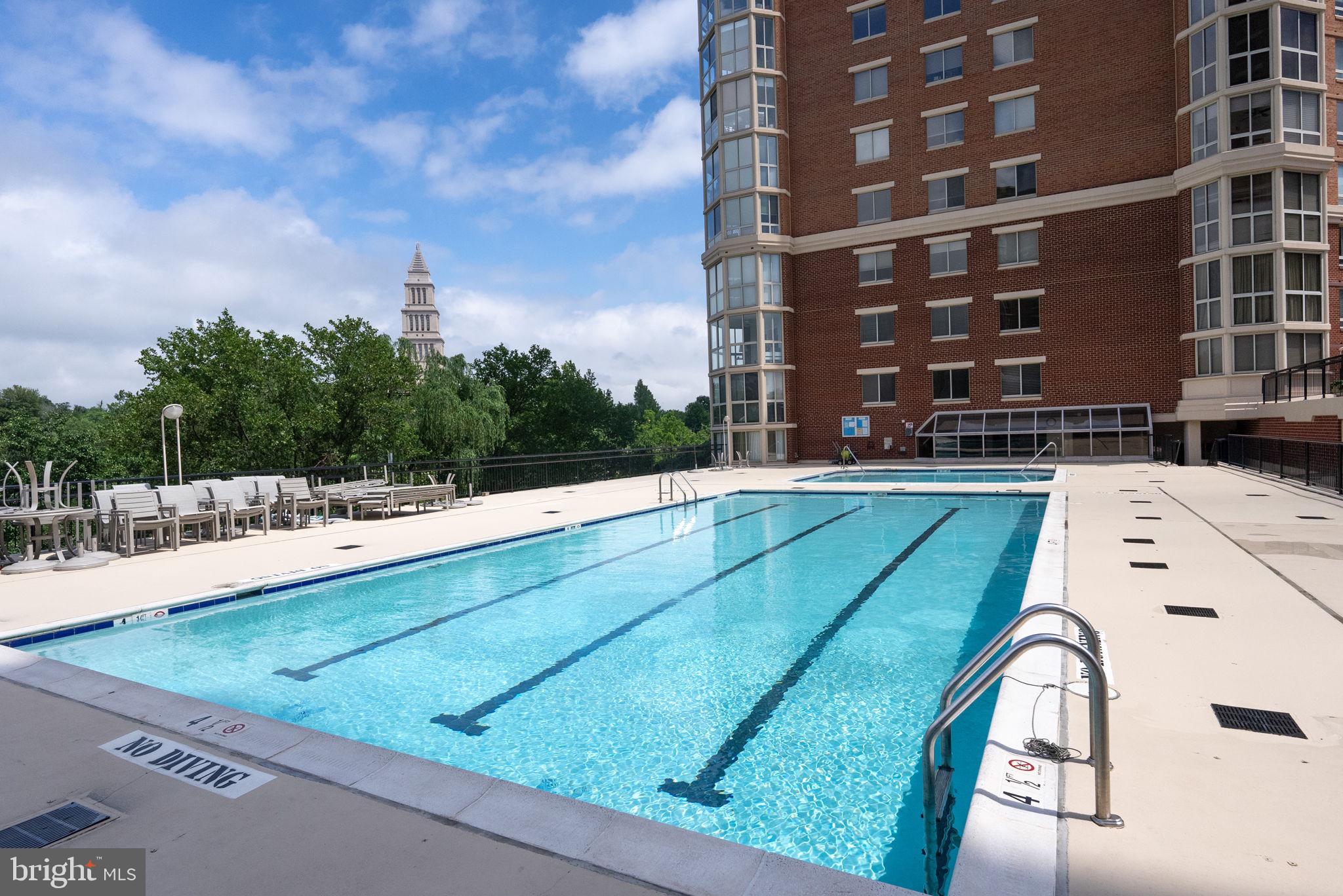 CARLYLE TOWERS CONDOMINIUM - Residential