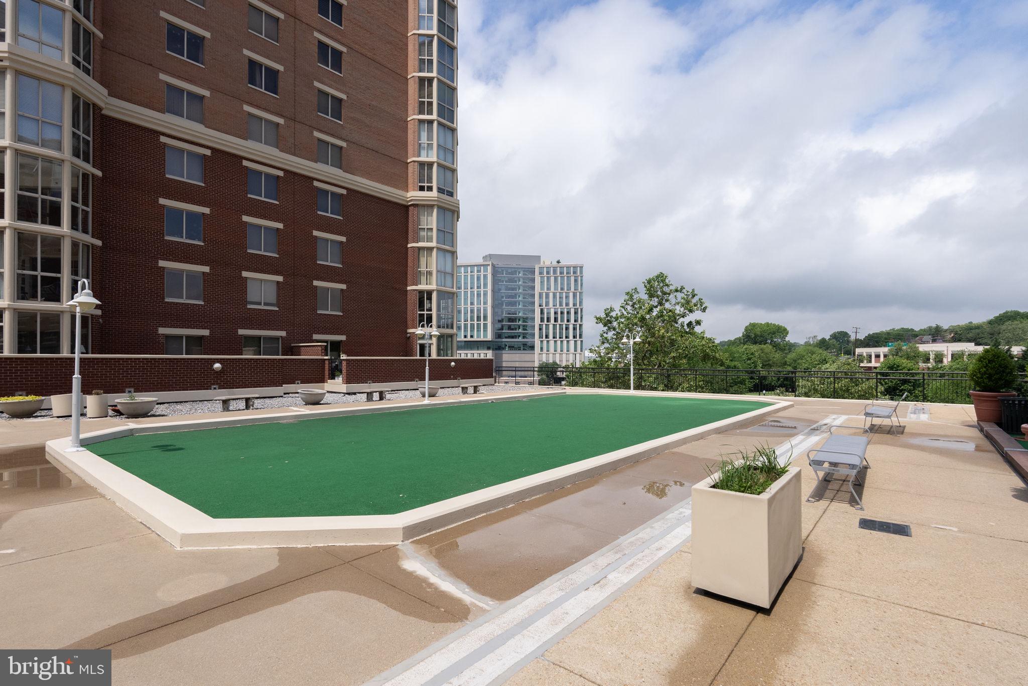 CARLYLE TOWERS CONDOMINIUM - Residential