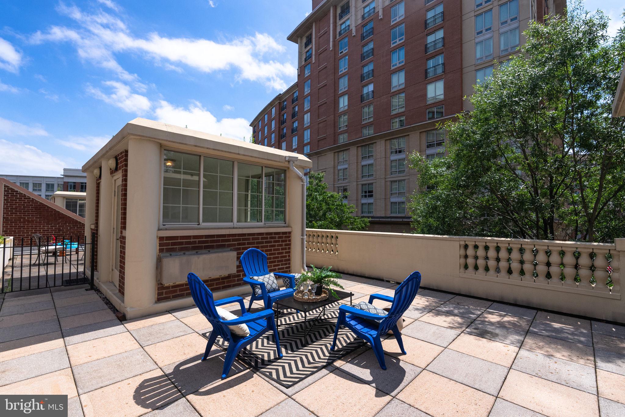 CARLYLE TOWERS CONDOMINIUM - Residential