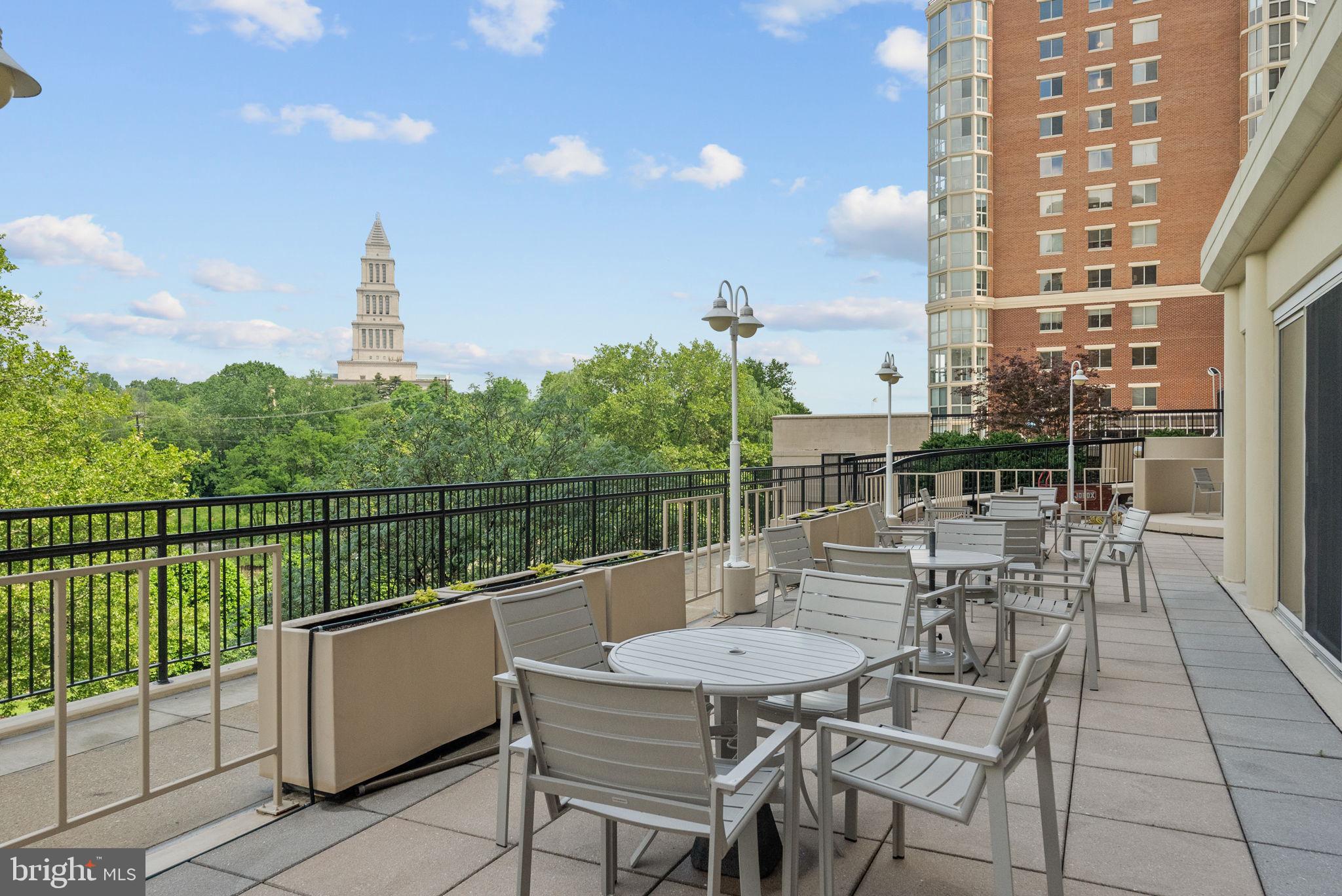 CARLYLE TOWERS CONDOMINIUM - Residential