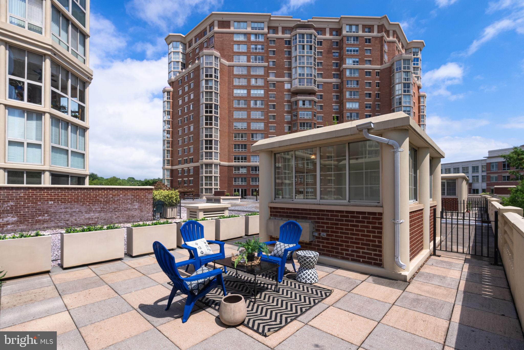 CARLYLE TOWERS CONDOMINIUM - Residential