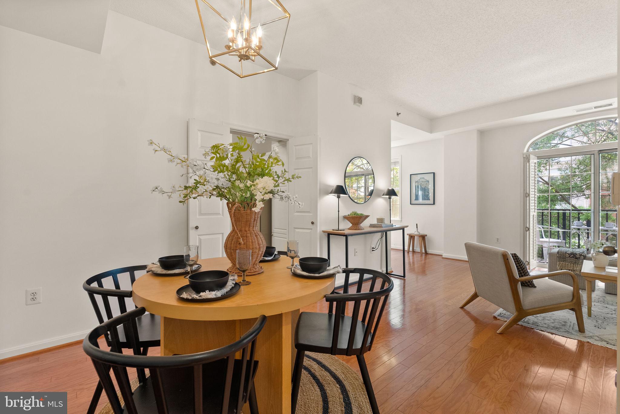 CARLYLE TOWERS CONDOMINIUM - Residential