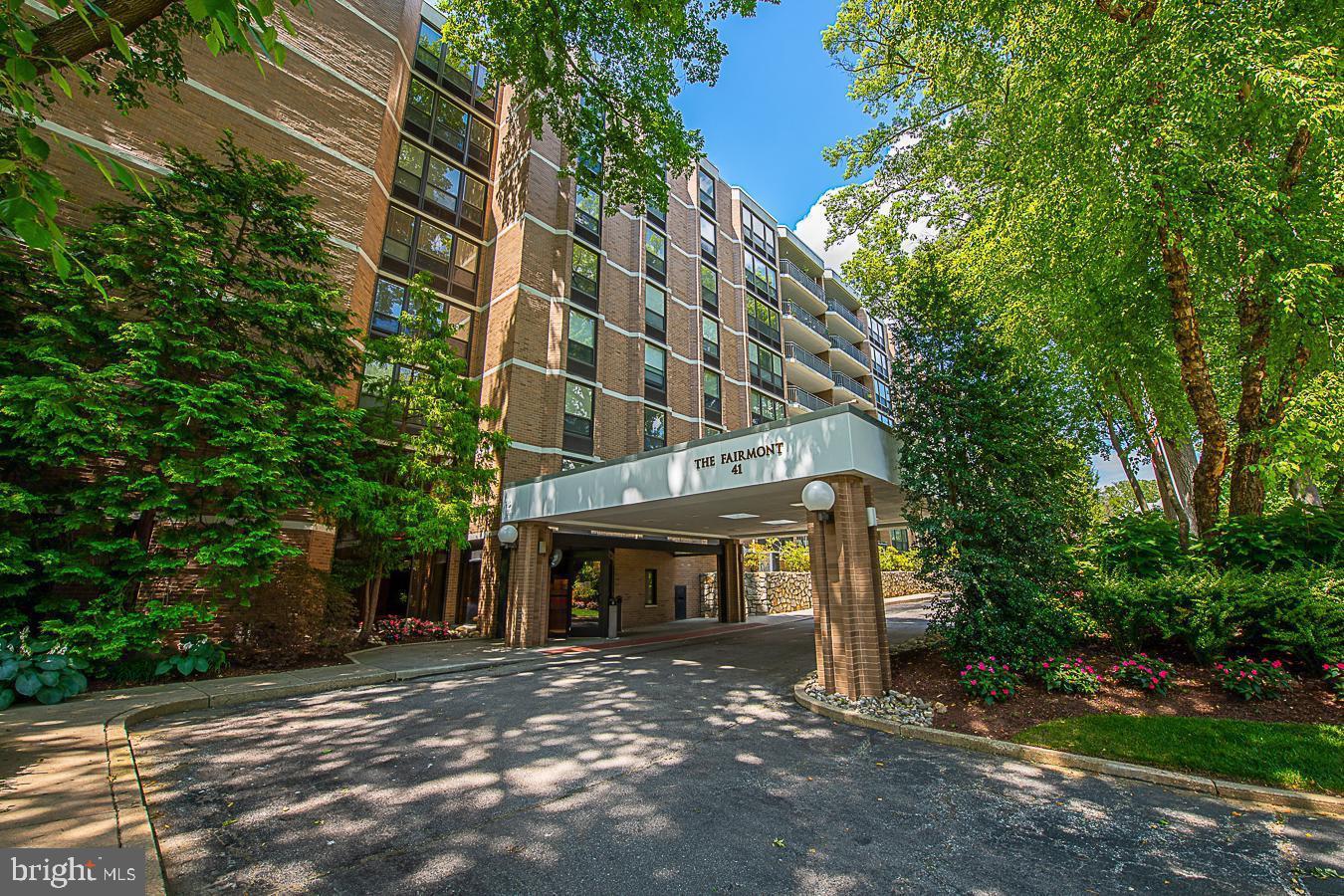 Reduced 2 Sell!
Spacious 2-bedroom, 2-bath unit in the highly sought-after Fairmont Condominium. With  1,647 sq. ft. of sun-filled living space, this home features an open-concept living and dining area with engineered wood flooring ,  crown molding, chair rail, and recessed lighting.
The eat-in kitchen is beautifully updated with stainless steel appliances, tile backsplash, granite countertops, electric range, microwave, and French-door refrigerator. A convenient laundry area is located just off the kitchen.
The primary bedroom suite includes a dressing area with a wall of closets and a walk-in fitted closet; a tiled en-suite bath with a granite-topped decorative vanity and stall shower. The second bedroom opens to the living room, and the hall bath also features tile, a decorative vanity, and a stall shower. Both bedrooms are carpeted for comfort.
Enjoy outdoor relaxation on the large private balcony off the living room.
This boutique condominium offers an array of amenities, including 24-hour concierge and security, indoor garage parking (1 space included), swimming pool, tennis and pickleball courts, large storage locker, and vibrant social activities.
Located on the first floor—one level above the lobby—with easy access to the upper parking lot.
Experience the Fairmont lifestyle!
