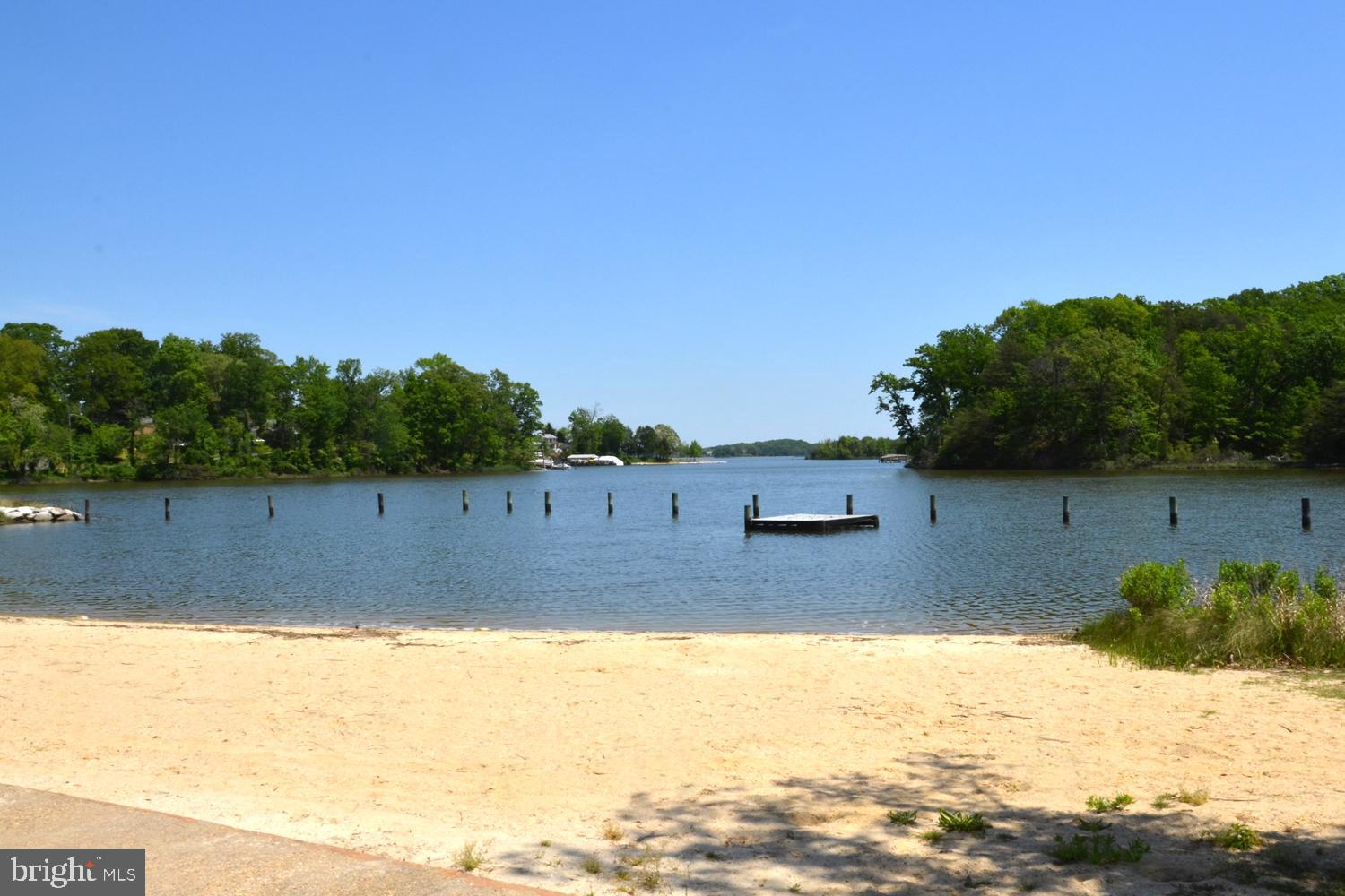 WOODLAND BEACH - Residential