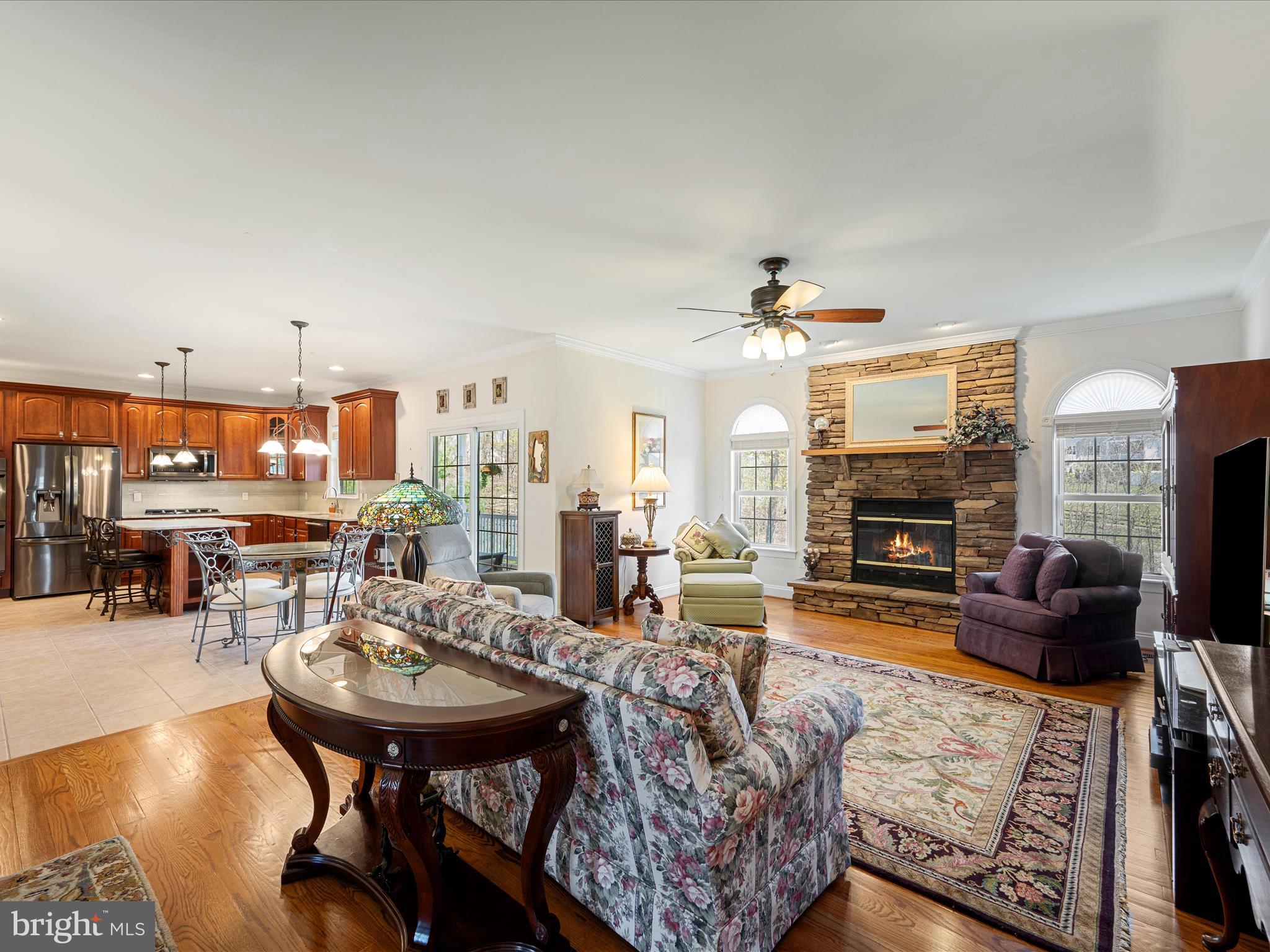 RAVEN POINTE - Residential