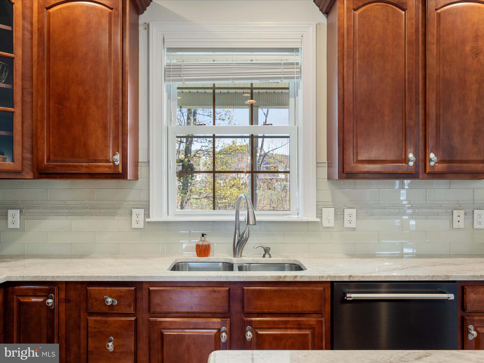 RAVEN POINTE - Residential