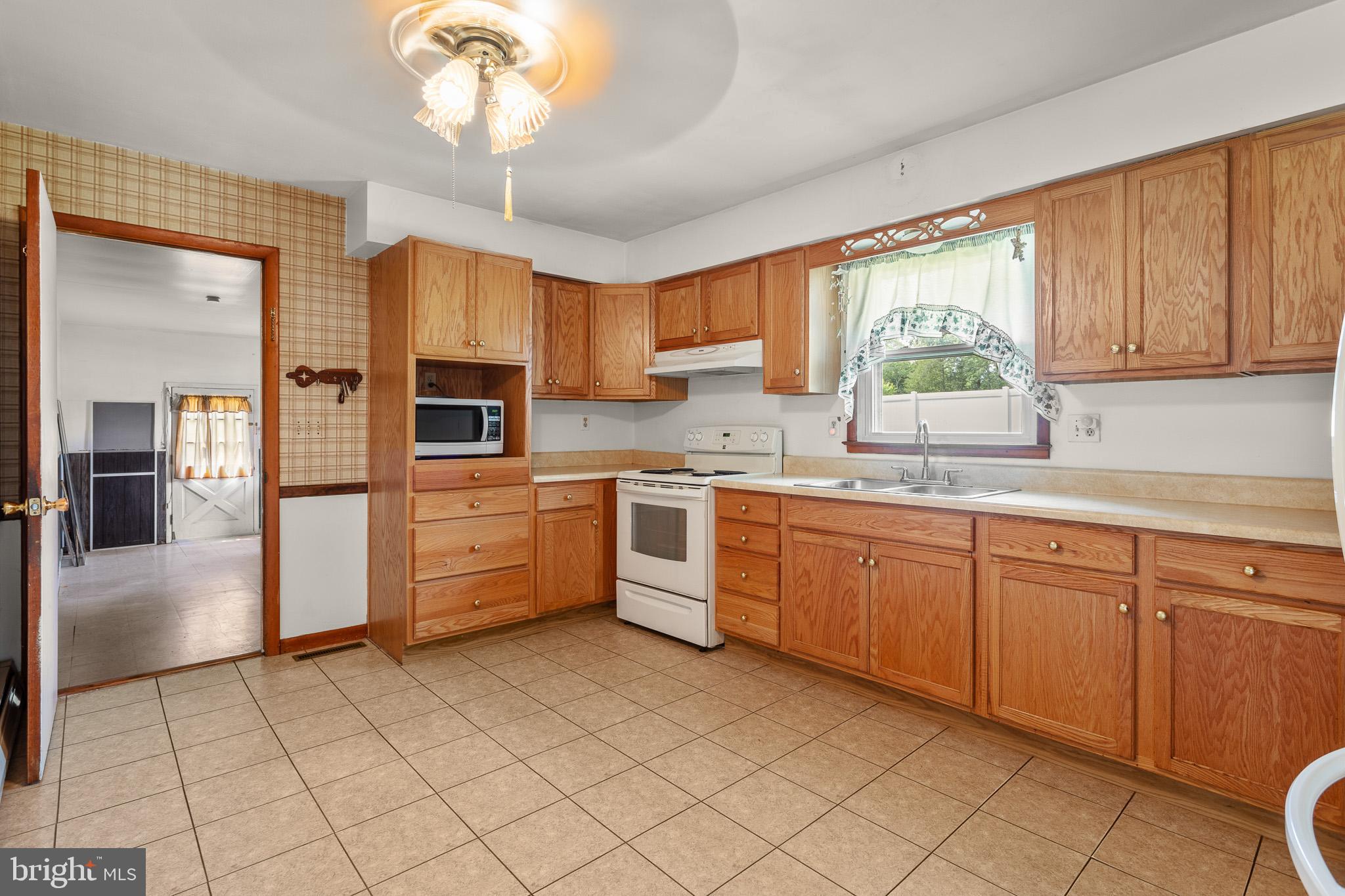REGAL ESTATES - Residential