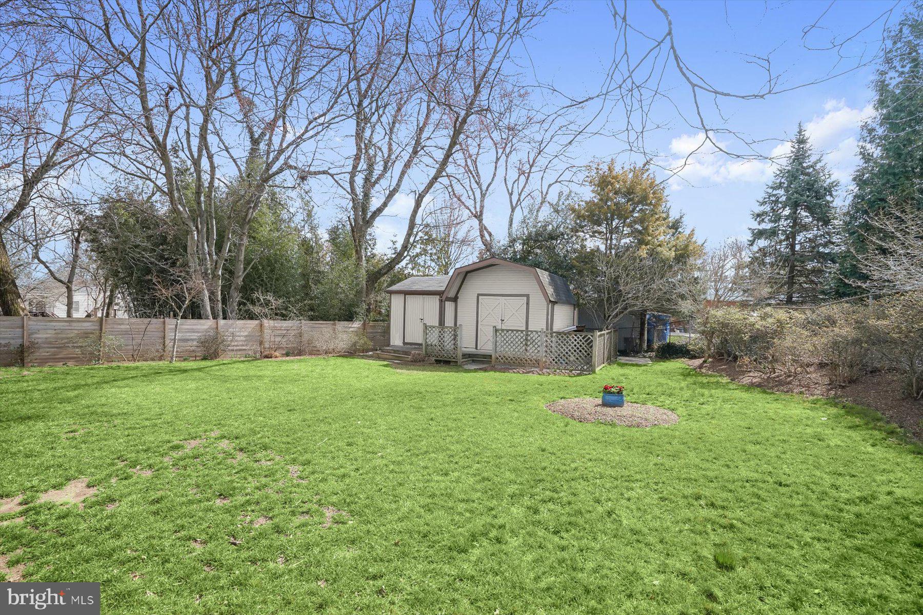 BROYHILL PARK - Residential