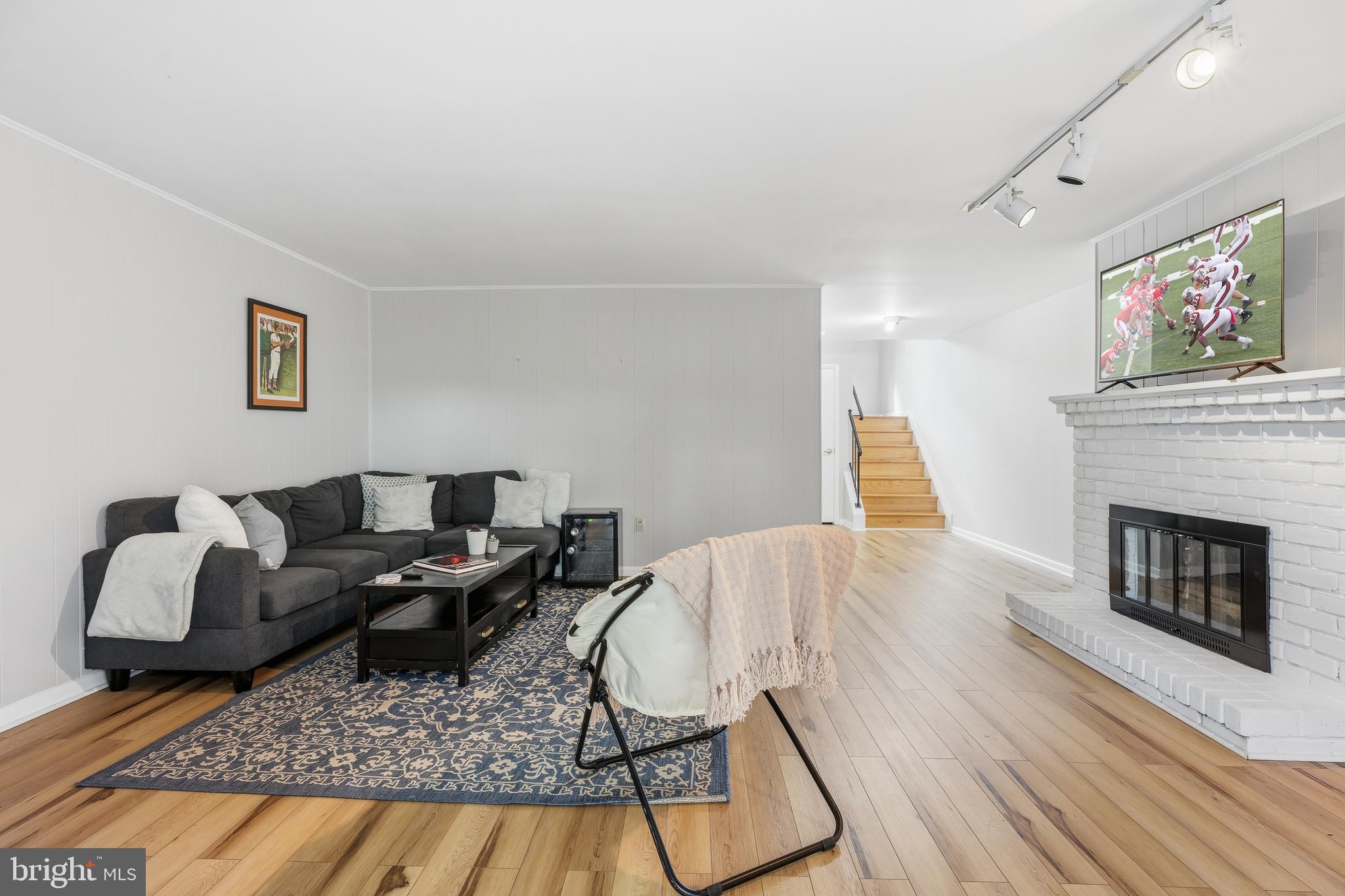 DULANEY TOWERS - Residential