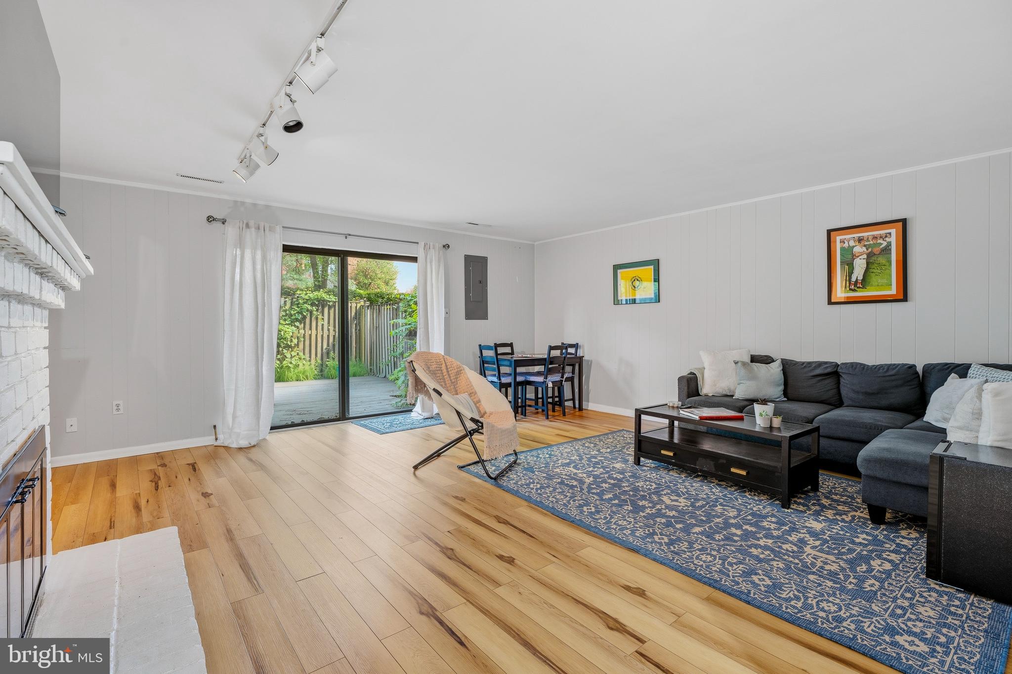 DULANEY TOWERS - Residential