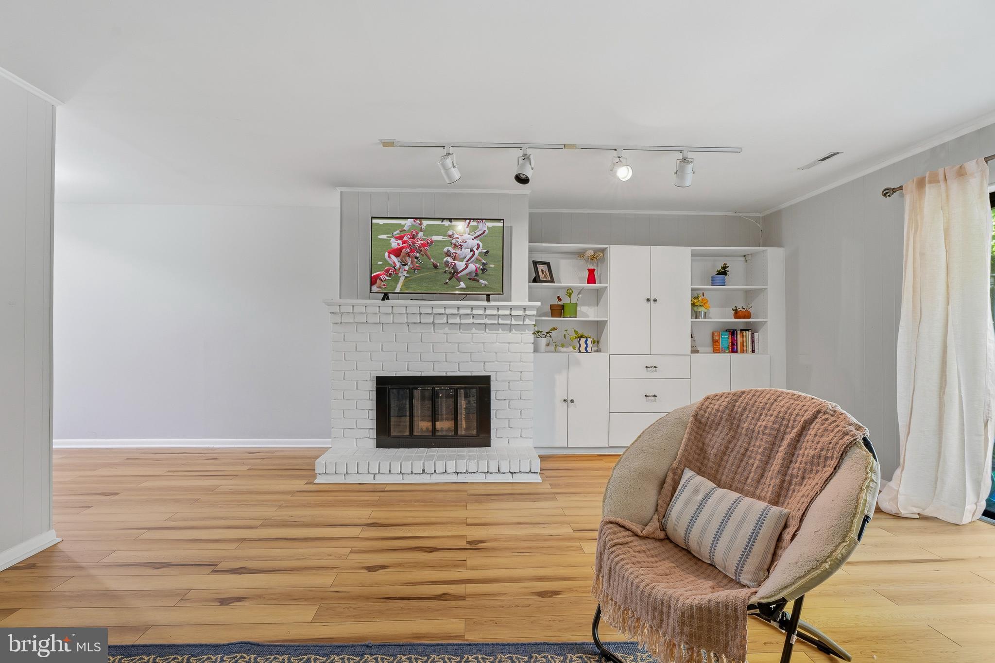 DULANEY TOWERS - Residential