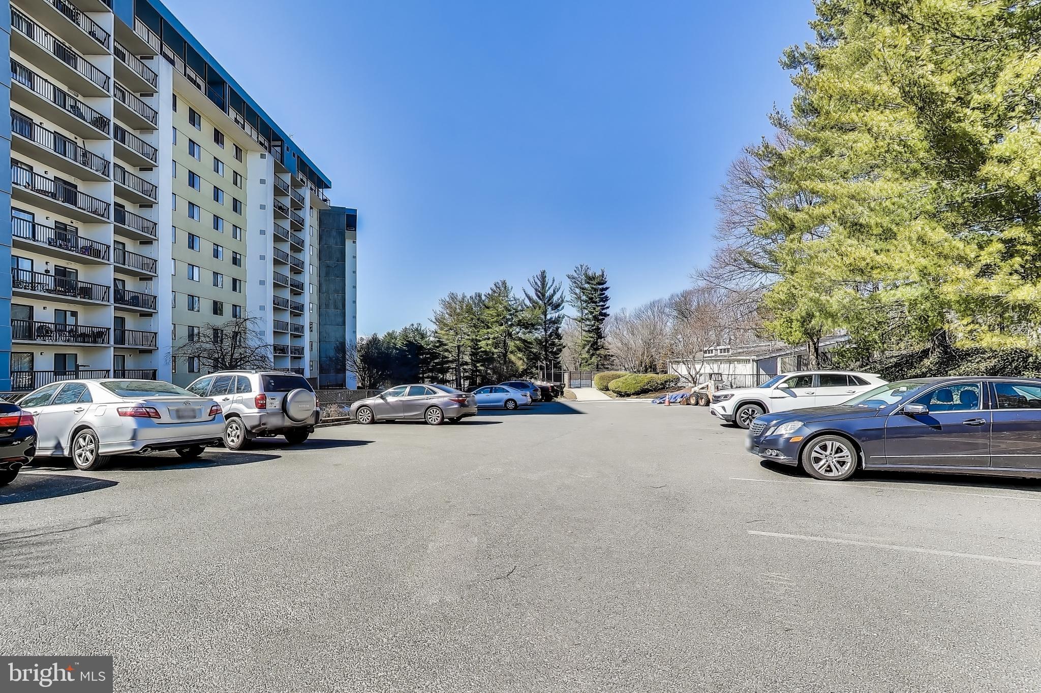 LAKESIDE PLAZA - Residential