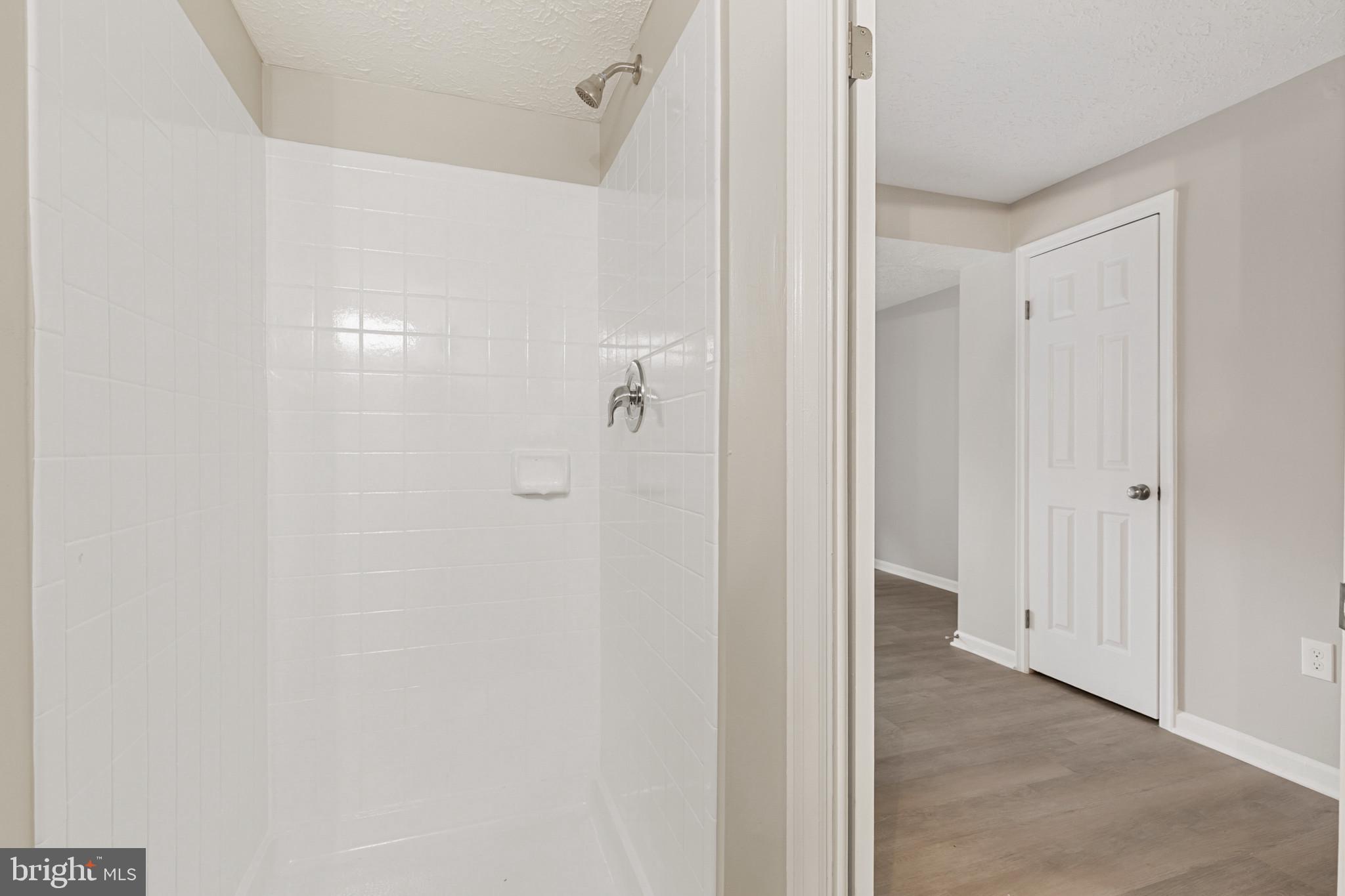 LAUREL WOODS - Residential Lease